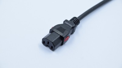 帶自鎖電源線插頭是怎樣的？